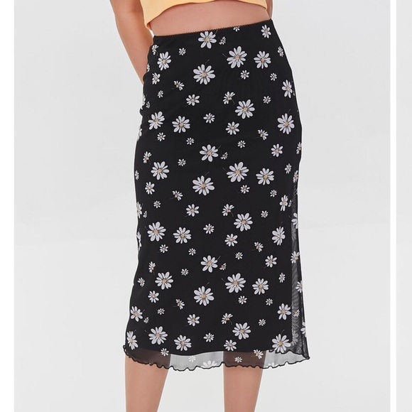 Forever 21 Dresses & Skirts - Forever 21 Mesh Floral Print Lettuce-Edge Skirt